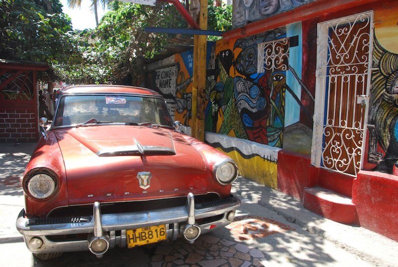 Rafistolée, la voiture cubaine vous plonge dans le passé