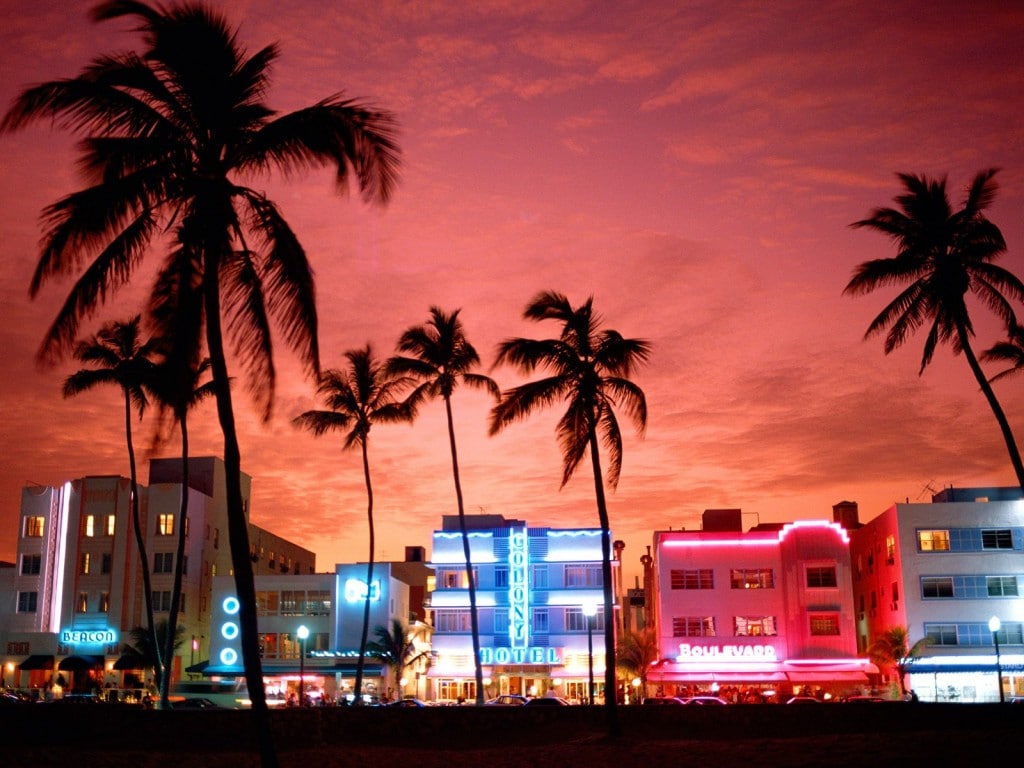 Neon-Nightlife-South-Beach-Miami-Florida