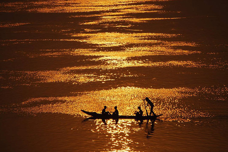 Cambodge coucher de soleil sur le Mekong, l'un des plus beaux de ma vie