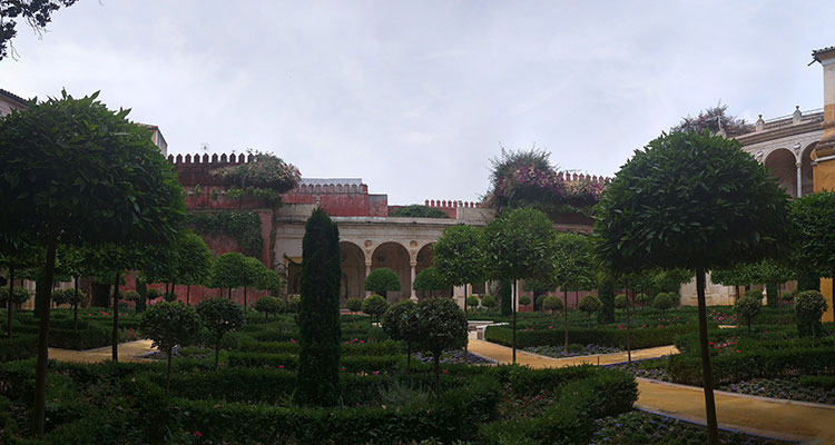 Le palais d'alcazar à Séville, l'un des plus beaux du monde