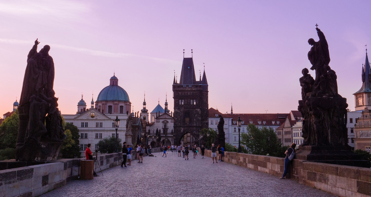 Que visiter à Prague: le pont Charles est un incontournable de la ville