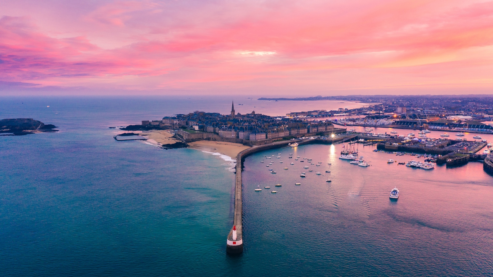 saint malo au lever du soleil