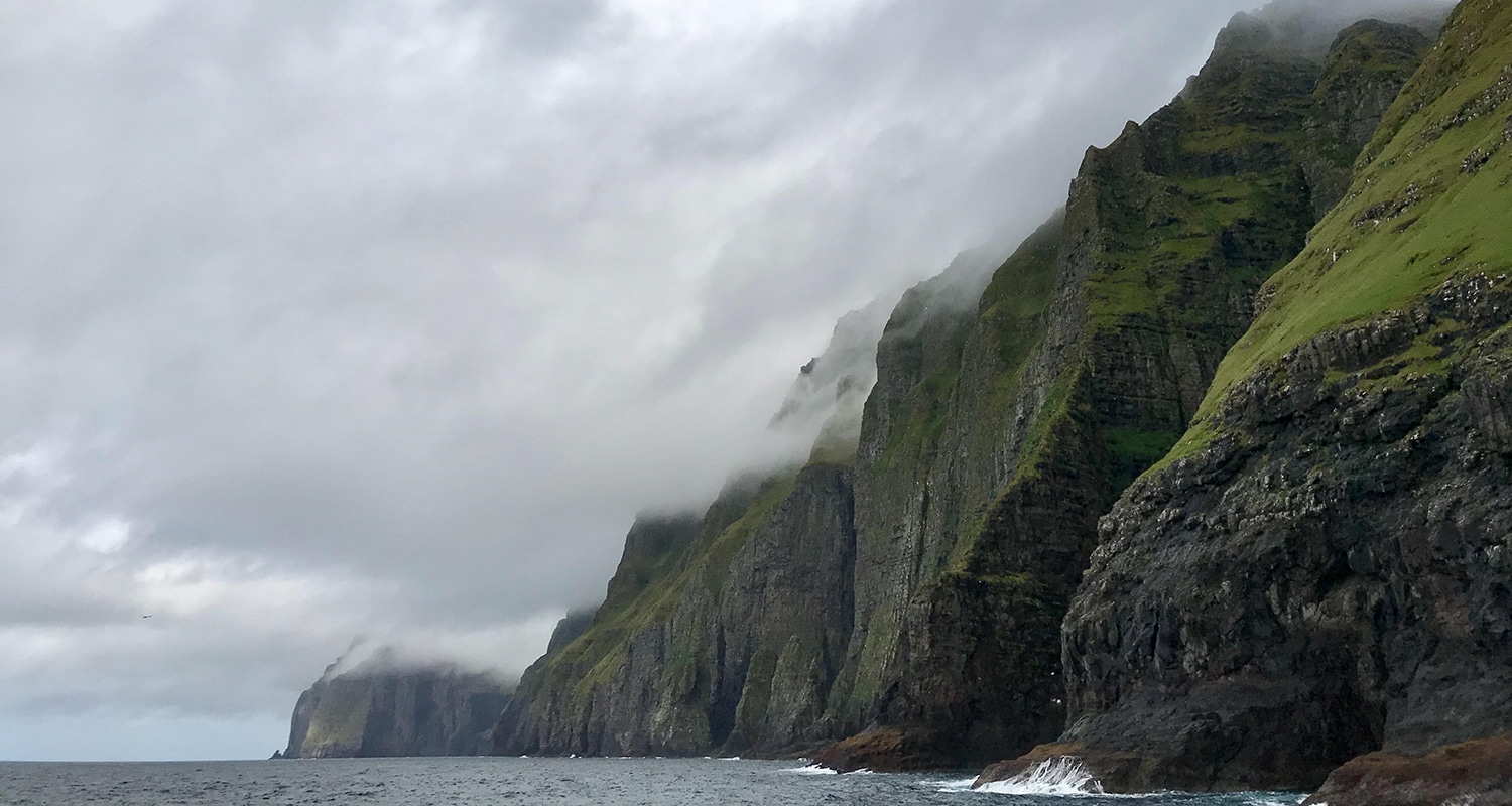  Les falaises de Vestmanna sur les îles féroé