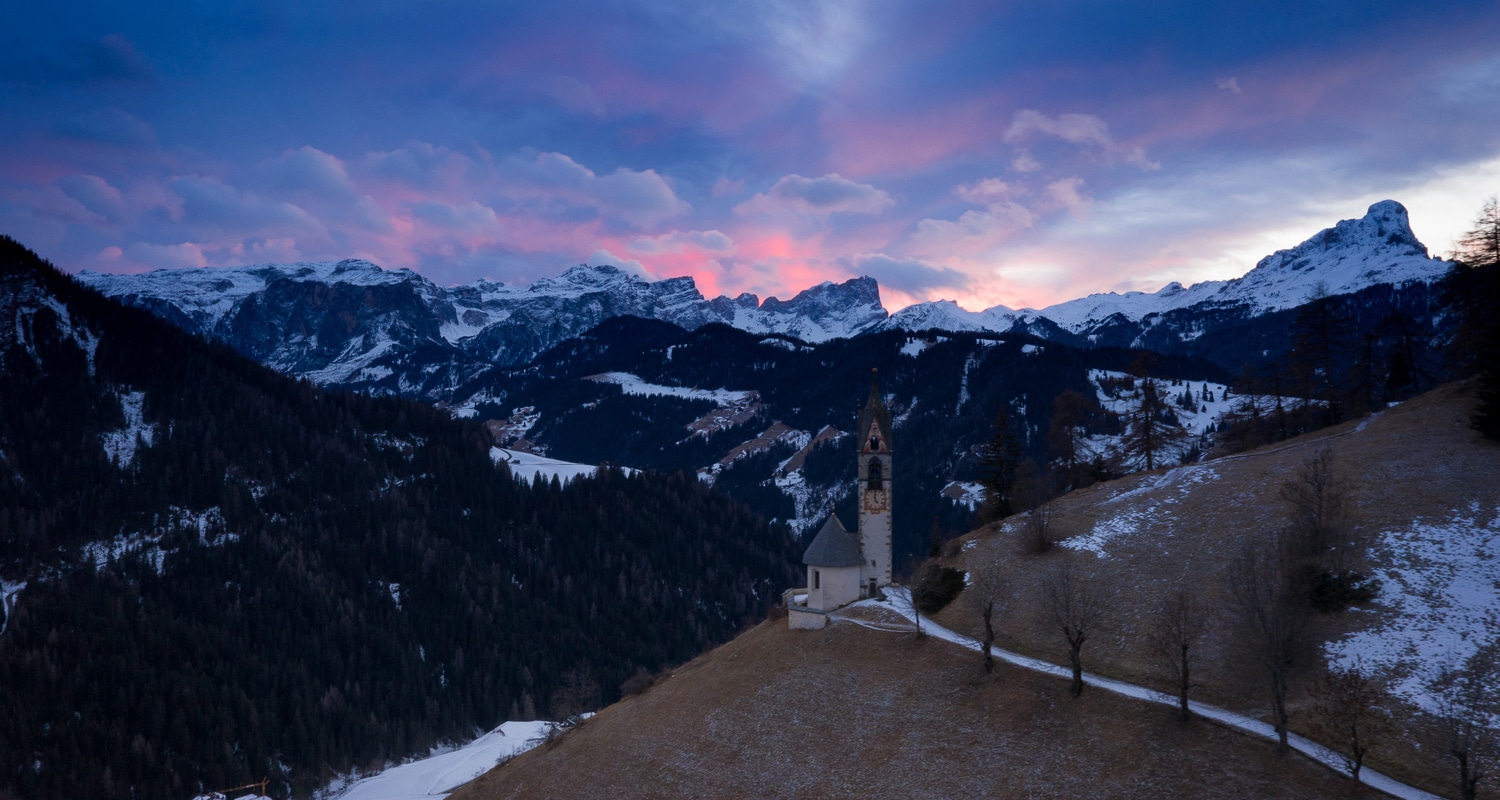 L'église de Santa Barbara, l'une des plus belles des dolomites