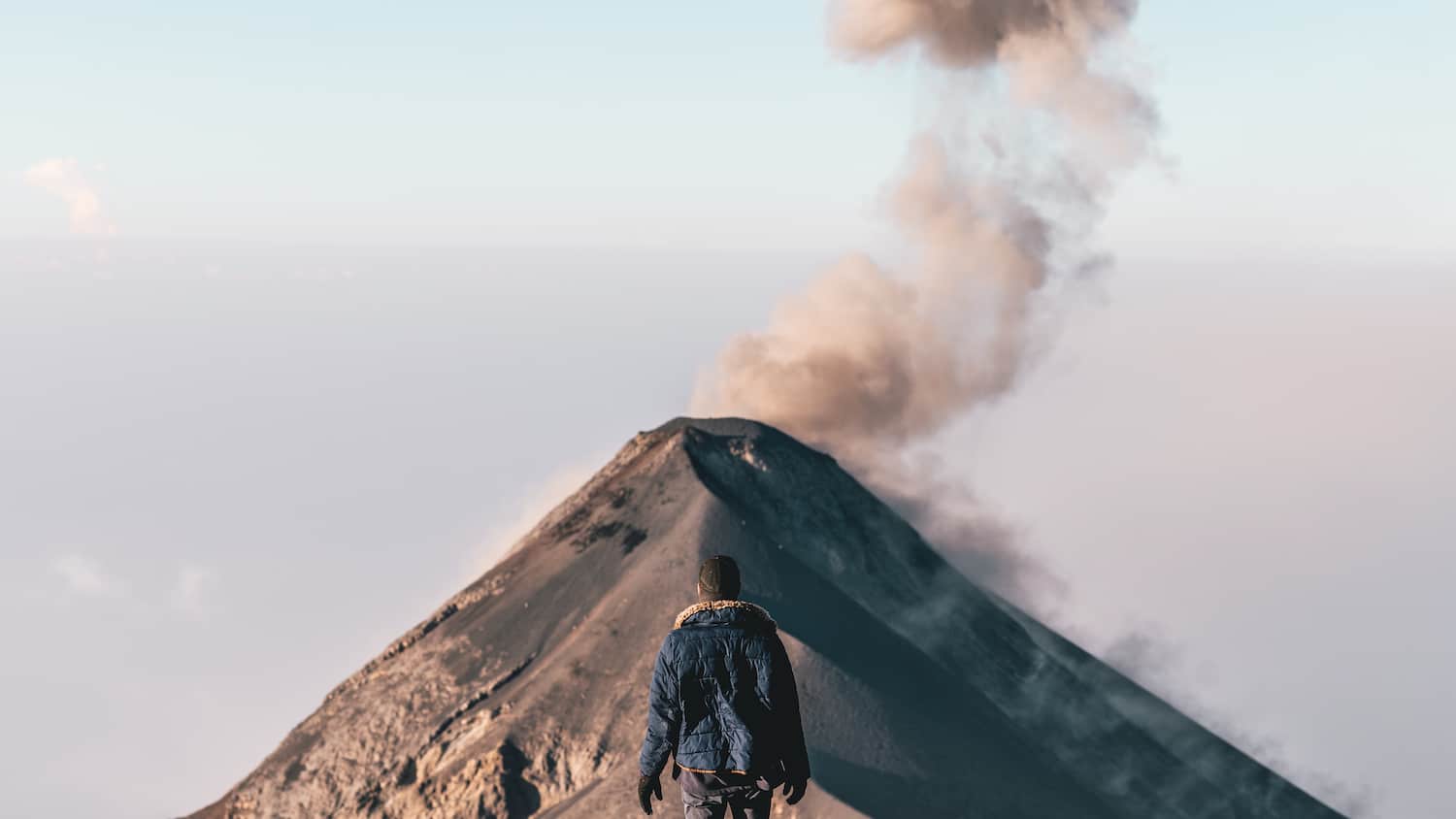 Le volcan el fuego depuis le volcan d'acatenango