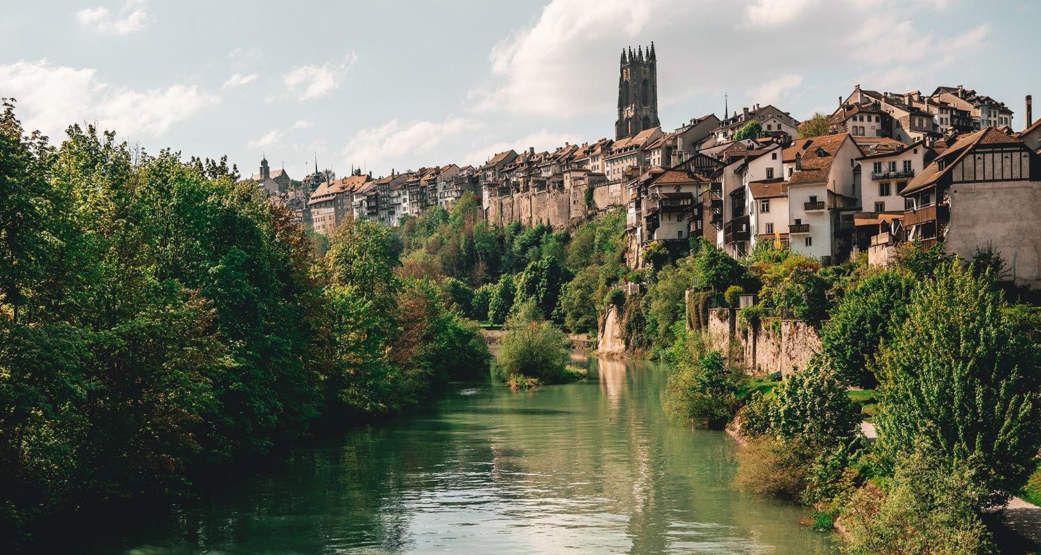 la surperbe vue sur la ville de Fribourg depuis le pont du milieu