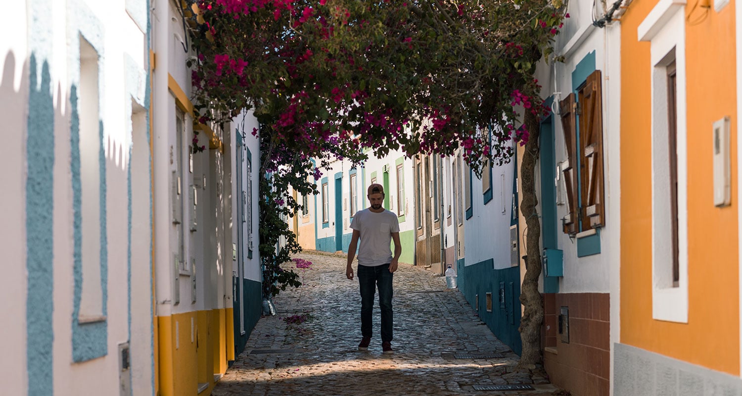 les ruelles fleuries de Ferragudo