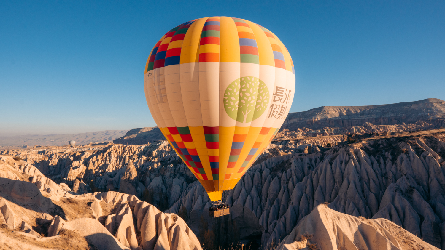 Mongolfiere qui survole goreme