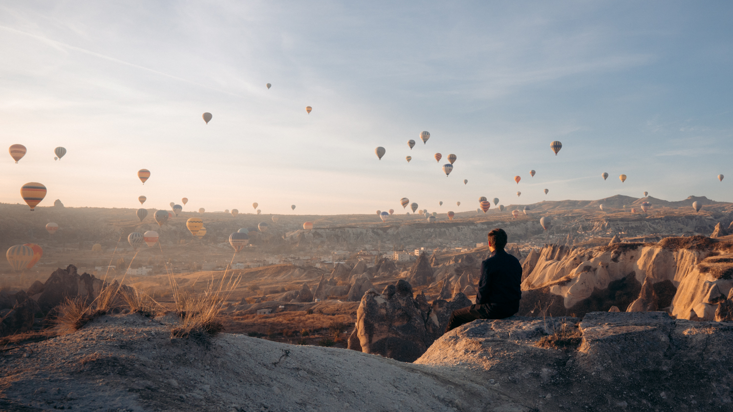 lever de soleil et des montgolfieres