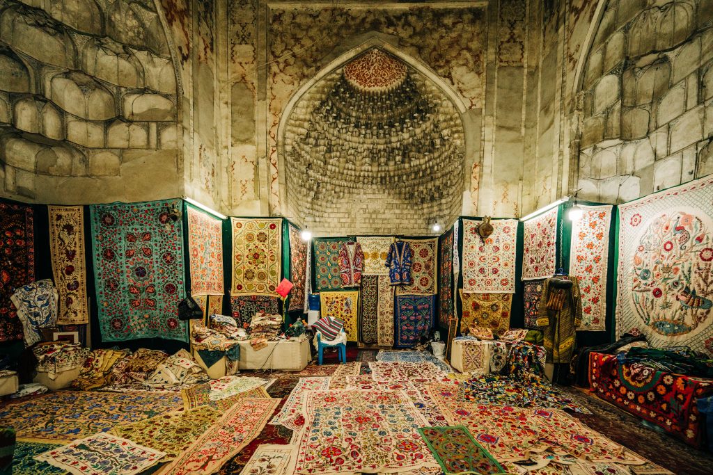 Chez une famille de brodeurs de Boukhara, où tout est brodé à la main