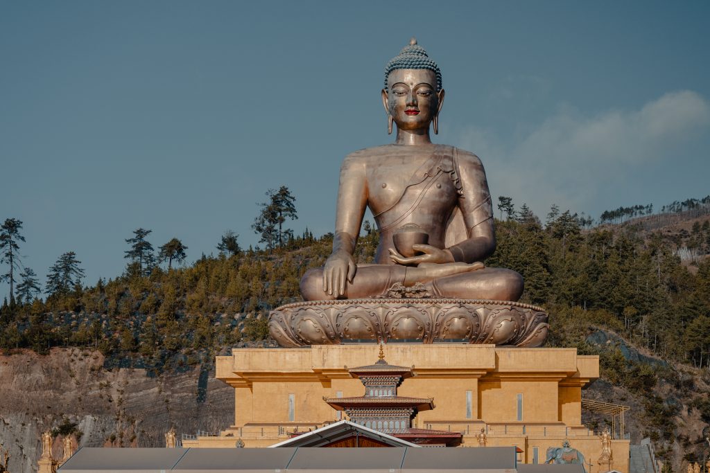 La statue géante du Bouddha Dordenma qui domine la vallée de Thimphu